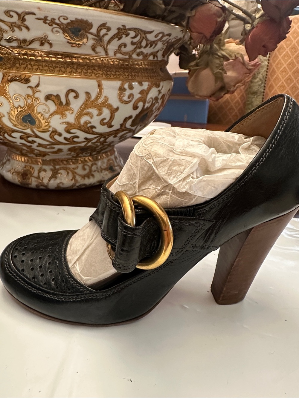 #64 Stunning Chloe Leather Pumps